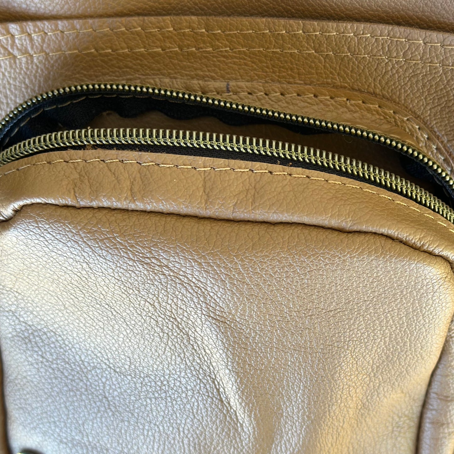 Men’s Medium Sized Messenger Bag