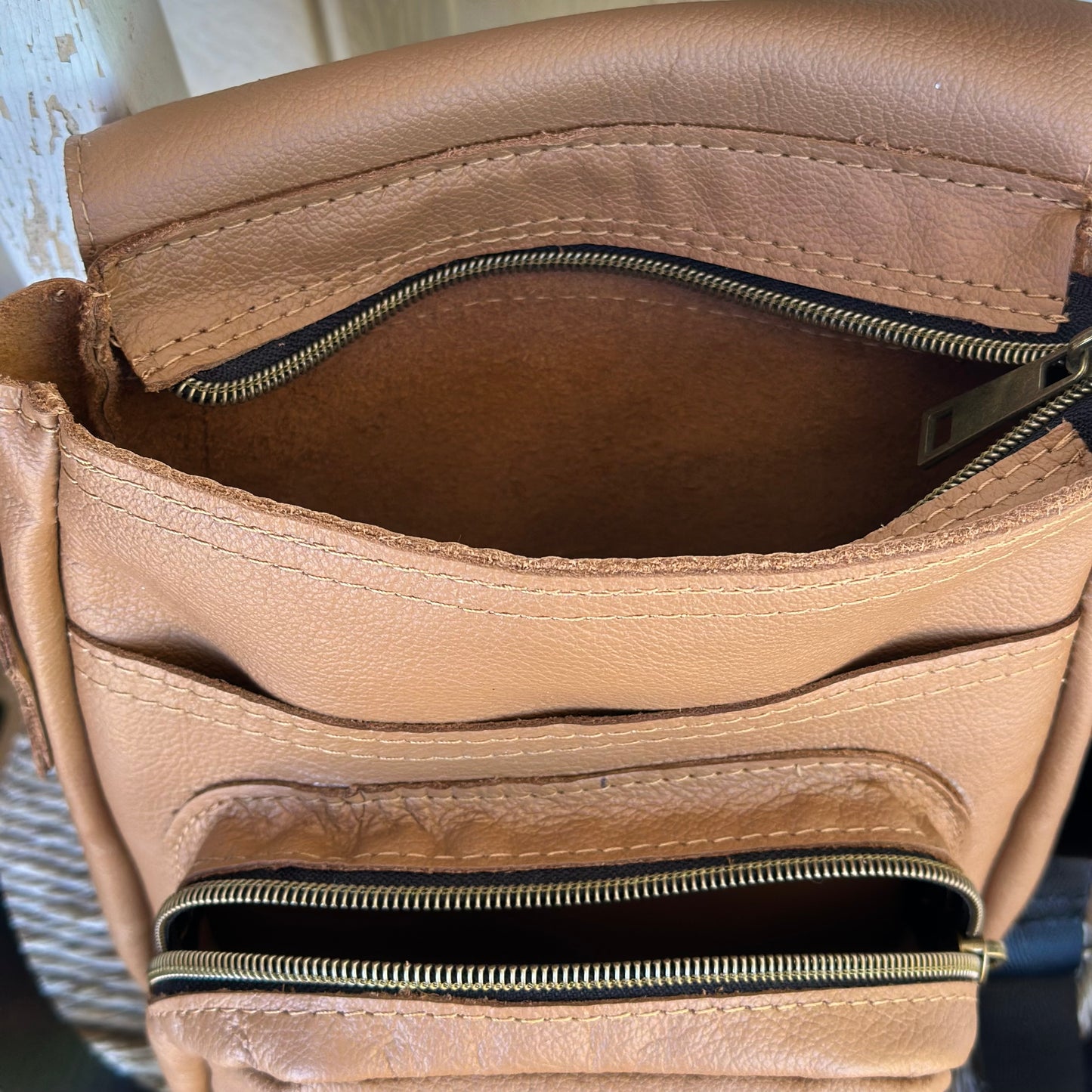 Men’s Medium Sized Messenger Bag