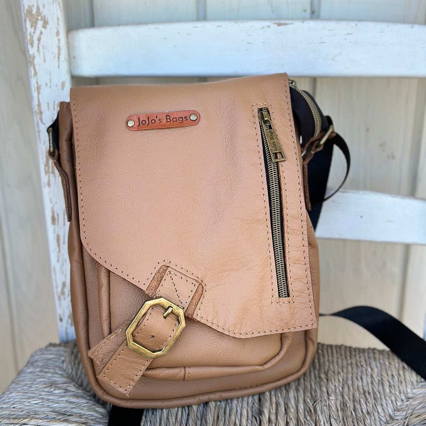 Men’s Medium Sized Messenger Bag