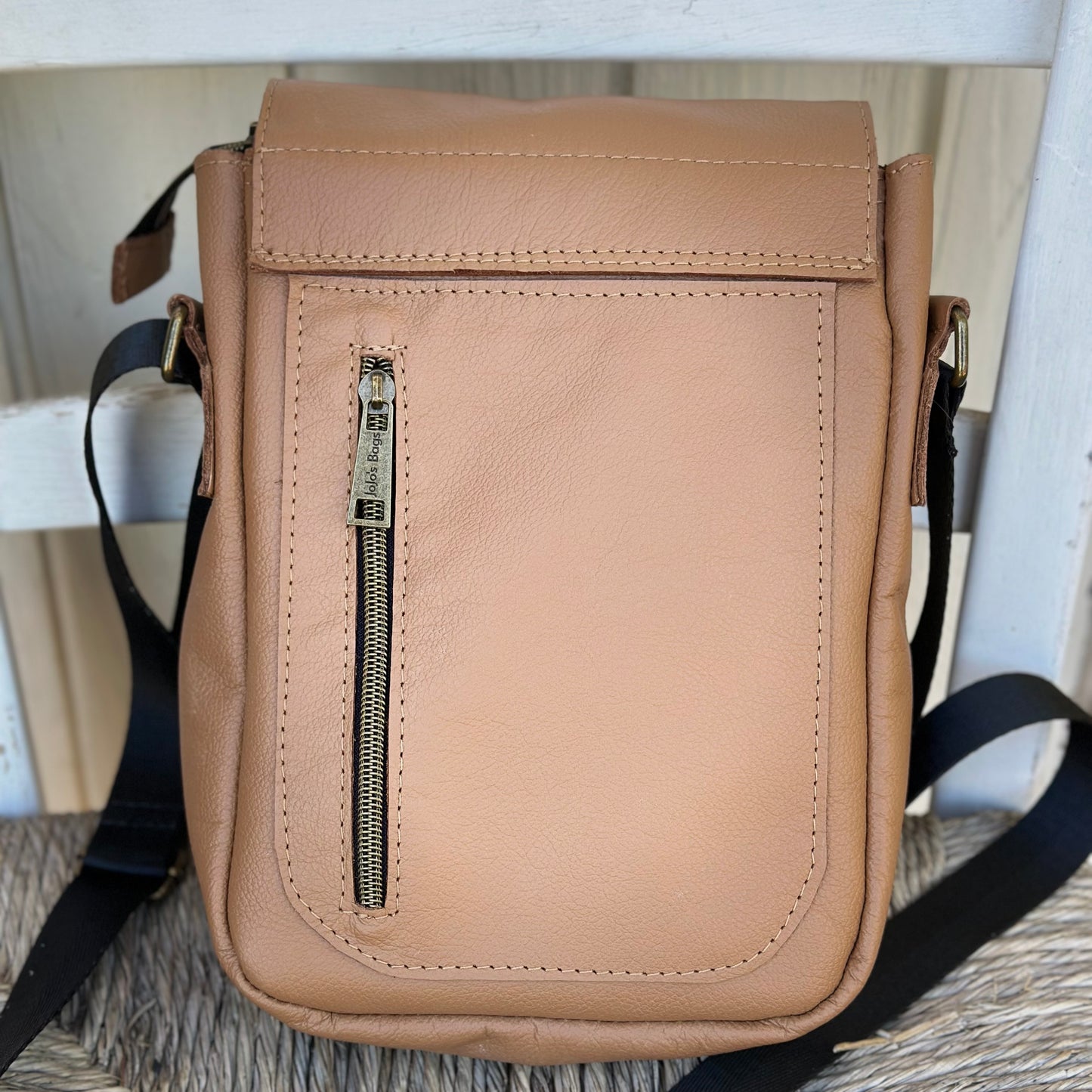 Men’s Medium Sized Messenger Bag