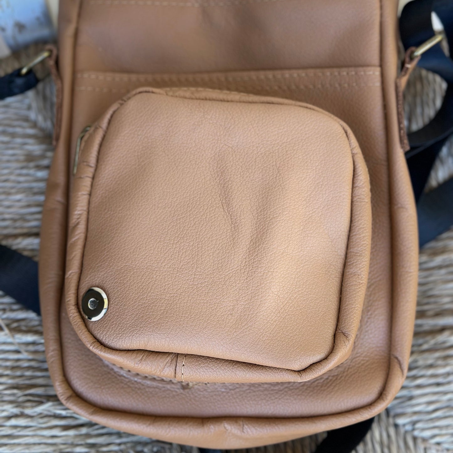 Men’s Medium Sized Messenger Bag