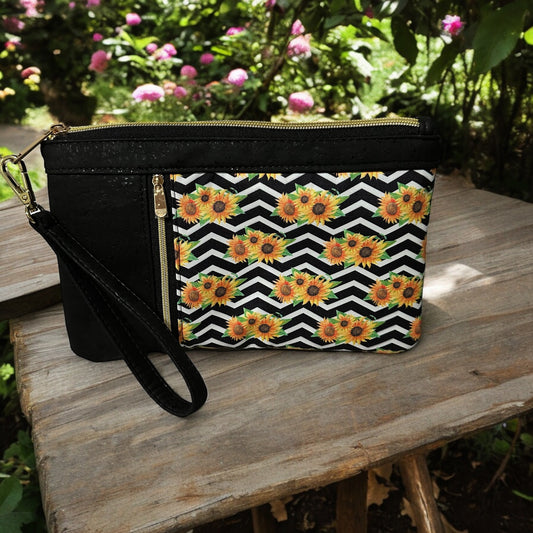 Wristlet clutch