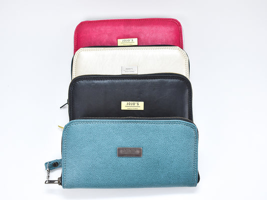 Women's zippered wallet
